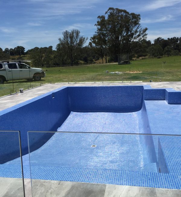 Large pool on acreages, Graventine coping, Green Valley