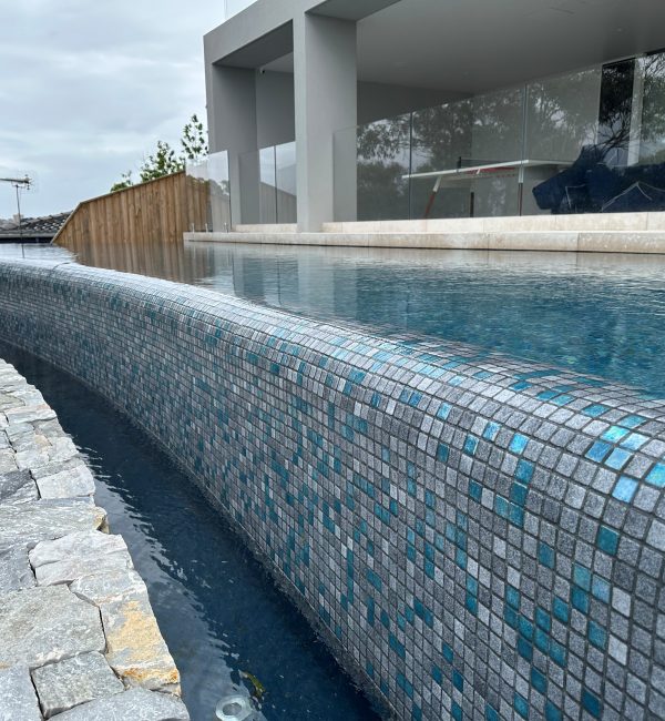 Large pool, ballast tank and round spa, for Senator pools, North Bridge